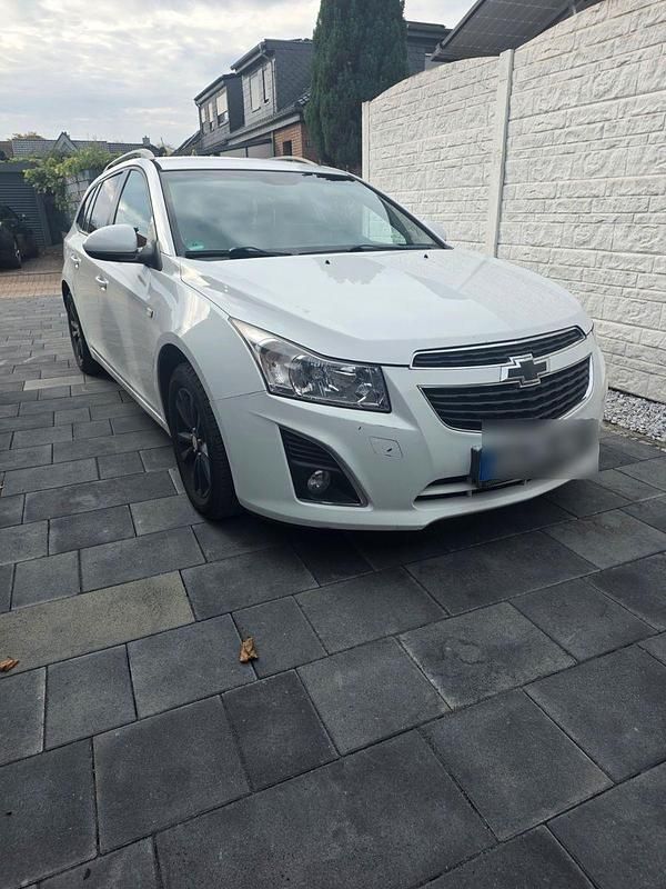 Weiß Gebraucht 2012 Chevrolet Cruze LS Kombi | 4.350 € (Fairer Preis) - Bild 1/4