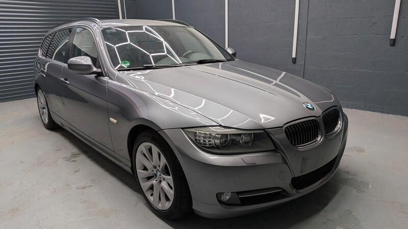 Grau Gebraucht 2011 BMW 320 Sport Line Kombi | 4.850 € (Superpreis) - Bild 1/4