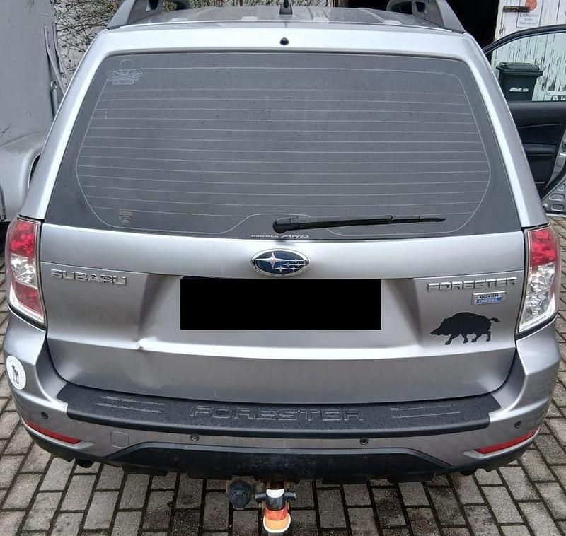 Gebraucht Subaru Forester Active 147 PS (108 kW) 2011 Silber SUV