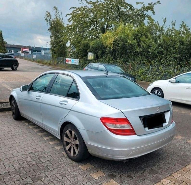 Silber Gebraucht 2011 Mercedes 200 Limousine | 4.900 € - Bild 1/4