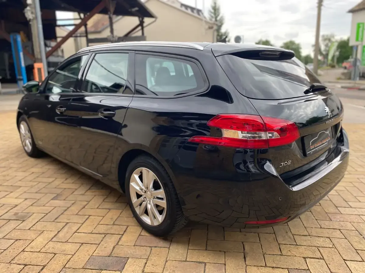 Gebraucht Peugeot 308 SW Active 120 PS (88 kW) 2016 Schwarz Kombi
