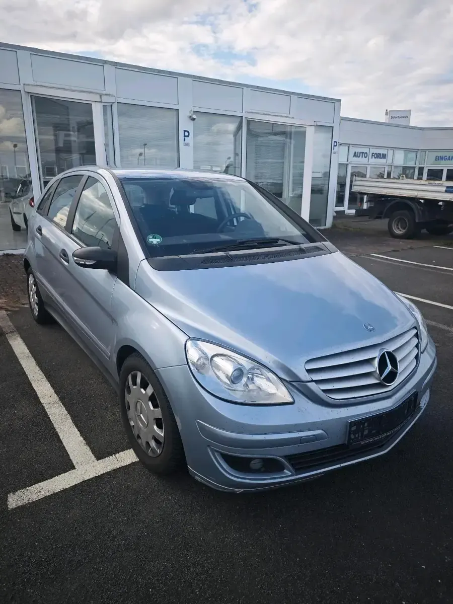 Gebraucht Mercedes B180 107 PS (78 kW) 2006 Silber Van / Kleinbus