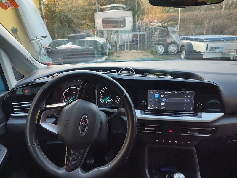 Gebraucht Ford Tourneo Active 122 PS (89 kW) 2023 Blau Van / Kleinbus