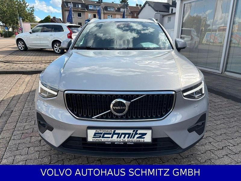 Silber Gebraucht 2024 Volvo XC40 Core SUV | 33.800 € (Guter Preis) - Bild 1/4
