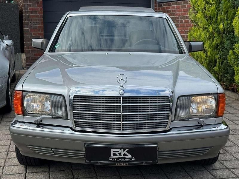 Second-hand Mercedes 500 252 CP (185 kW) 1987 Argintiu Berlinǎ
