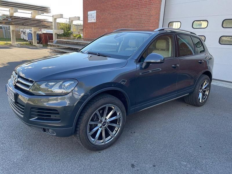 Grau Gebraucht 2013 VW Touareg SUV | 14.900 € (Fairer Preis) - Bild 1/4