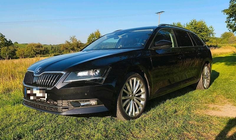 Schwarz Gebraucht 2016 Skoda Superb LAURIN & KLEMENT Kombi | 18.999 € (Fairer Preis) - Bild 1/4