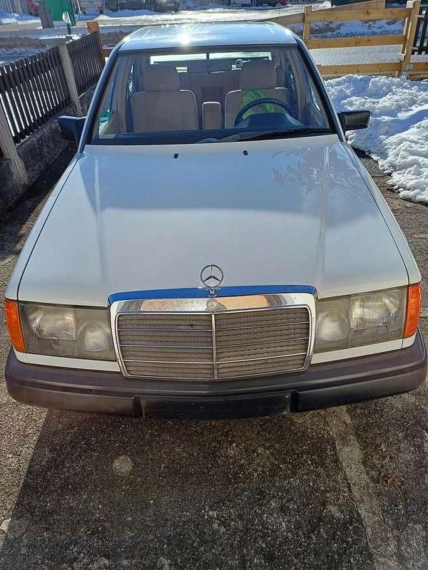 Gebraucht Mercedes 230 132 PS (97 kW) 1989 Weiß Limousine