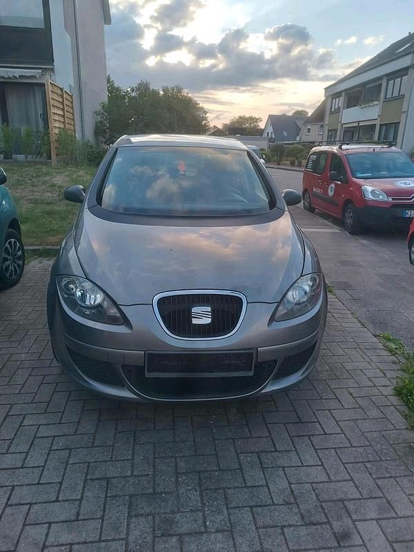 Andere farben Gebraucht 2005 Seat Altea Limousine | 1.600 € (Guter Preis) - Bild 1/4