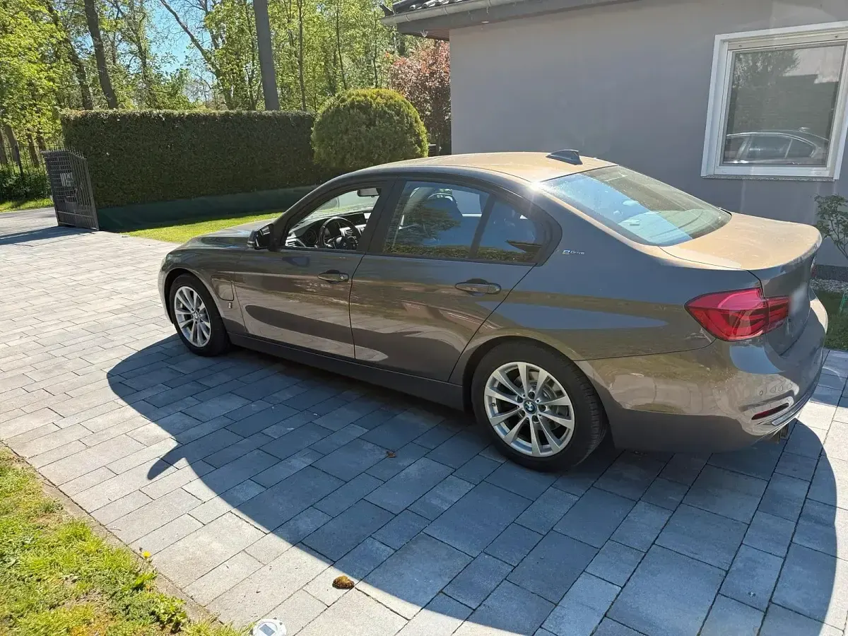 Second-hand BMW 330e 256 CP (188 kW) 2017 Gri Berlinǎ