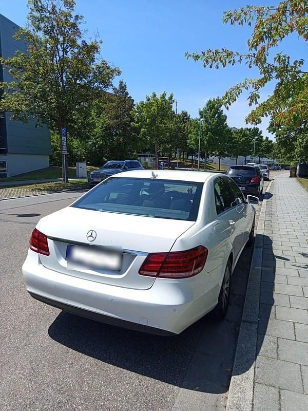 Gebraucht Mercedes E220 170 PS (125 kW) 2015 Weiß Limousine