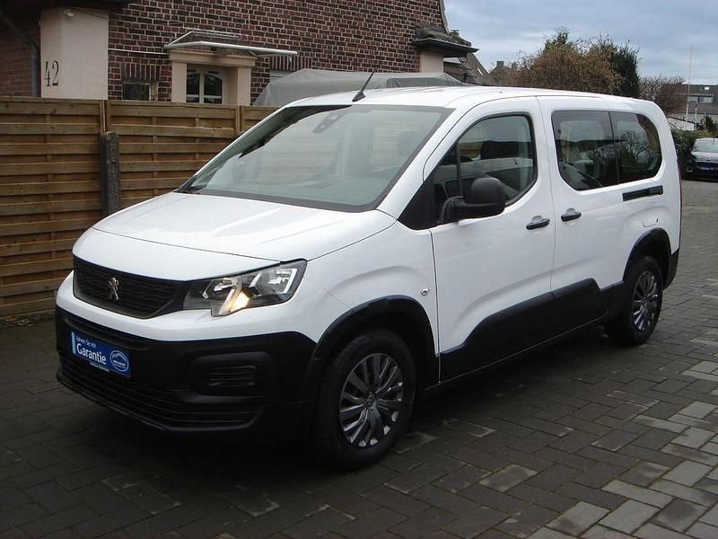 Gebraucht Peugeot Rifter Active 102 PS (75 kW) 2023 Weiß Van / Kleinbus