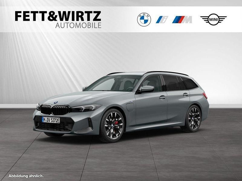 Skyscraper grau metallic Gebraucht 2024 BMW 330e M Sport Kombi | 45.900 € (Fairer Preis) - Bild 1/2