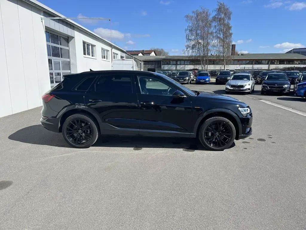 Gebraucht Audi e-tron Advanced Plus 300 kW (408 PS) 2022 Brillantschwarz SUV