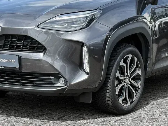 Gebraucht Toyota Yaris Plus 130 PS (95 kW) 2024 Marlin grau metallic Kleinwagen
