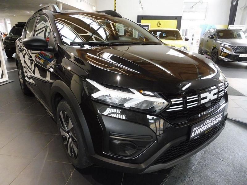 Schwarz Gebraucht 2025 Dacia Sandero Essentiel Kleinwagen | 16.880 € (Fairer Preis) - Bild 1/4