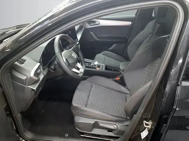 Gebraucht Seat Leon FR 150 PS (110 kW) 2025 Midnight schwarz metallic (metallic) Limousine