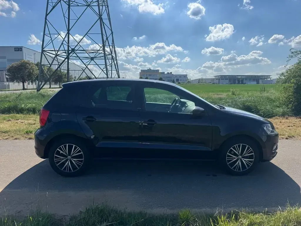 Używany VW Polo Allstar 90 KM (66 kW) 2016 Czarny Sedan/Limuzyna