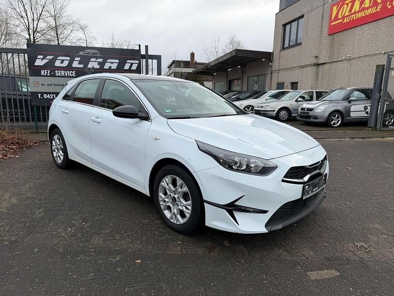 Gebraucht Kia Ceed 136 PS (100 kW) 2023 Weiß Kleinwagen