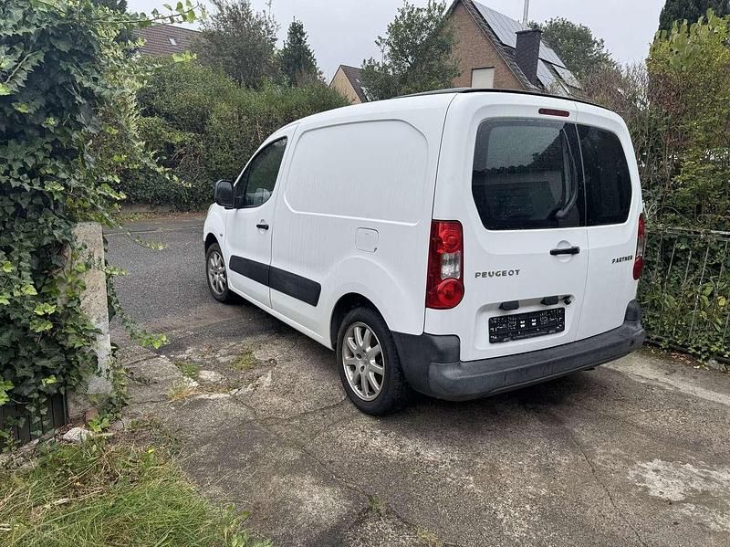 Gebraucht Peugeot Partner 75 PS (55 kW) 2008 Weiß Van / Kleinbus