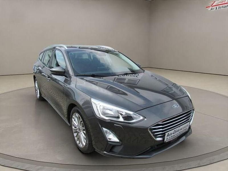 Grau Gebraucht 2019 Ford Focus Titanium Limousine | 11.750 € (Fairer Preis) - Bild 1/4