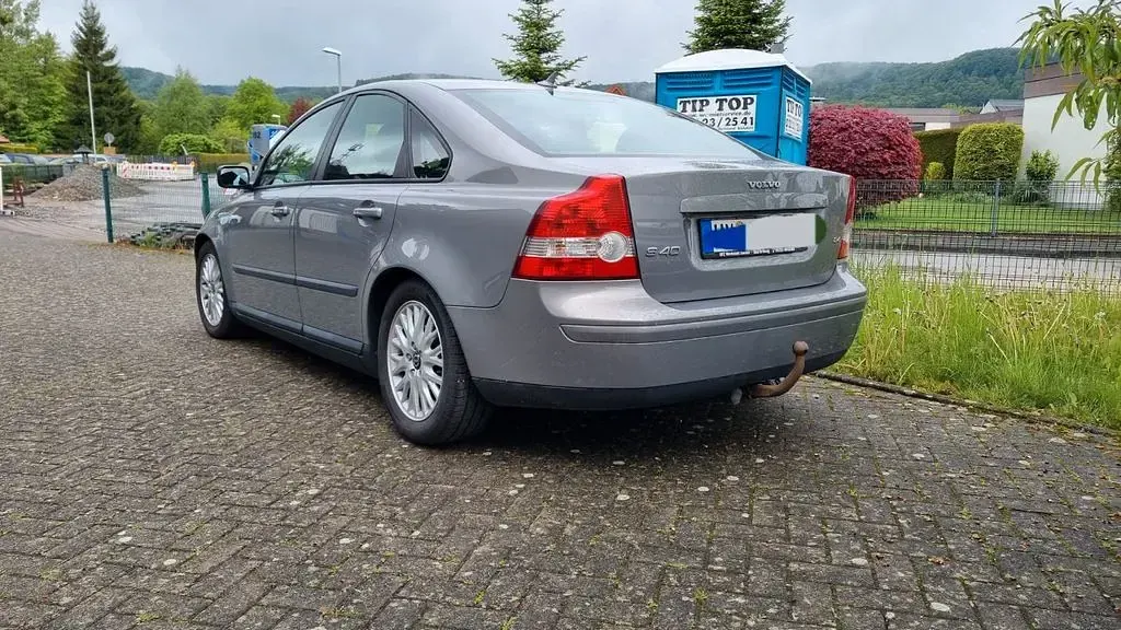 Używany Volvo S40 140 KM (102 kW) 2004 Szary Sedan/Limuzyna