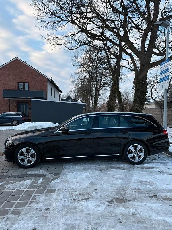 Gebraucht Mercedes E200 184 PS (135 kW) 2017 Schwarz Kombi