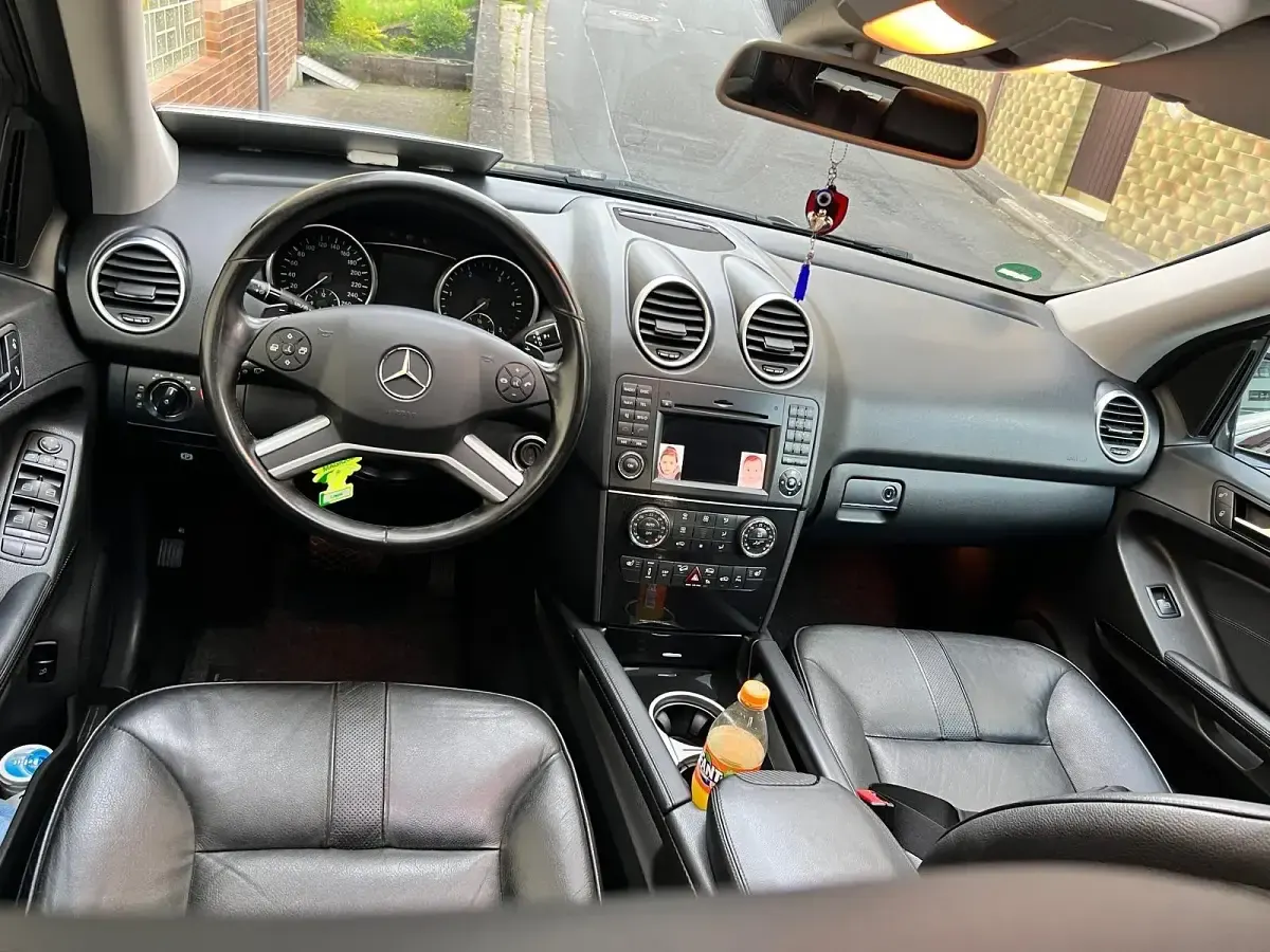 Gebraucht Mercedes ML350 231 PS (169 kW) 2010 Schwarz SUV
