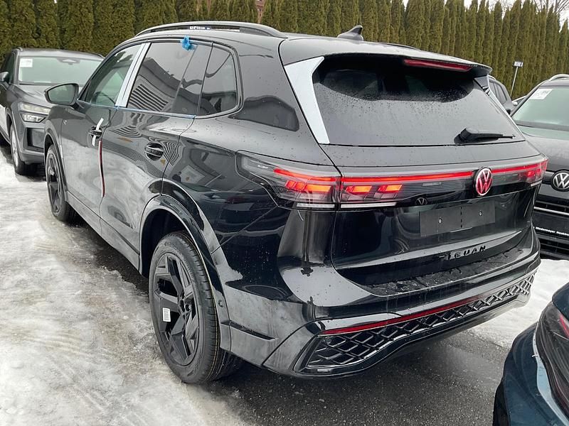 Neu VW Tiguan R-line 193 PS (141 kW) 2026 Grenadillschwarz metallic SUV