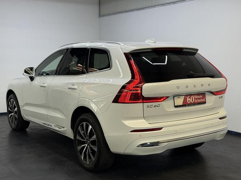 Gebraucht Volvo XC60 Plus 197 PS (144 kW) 2023 Crystal white SUV