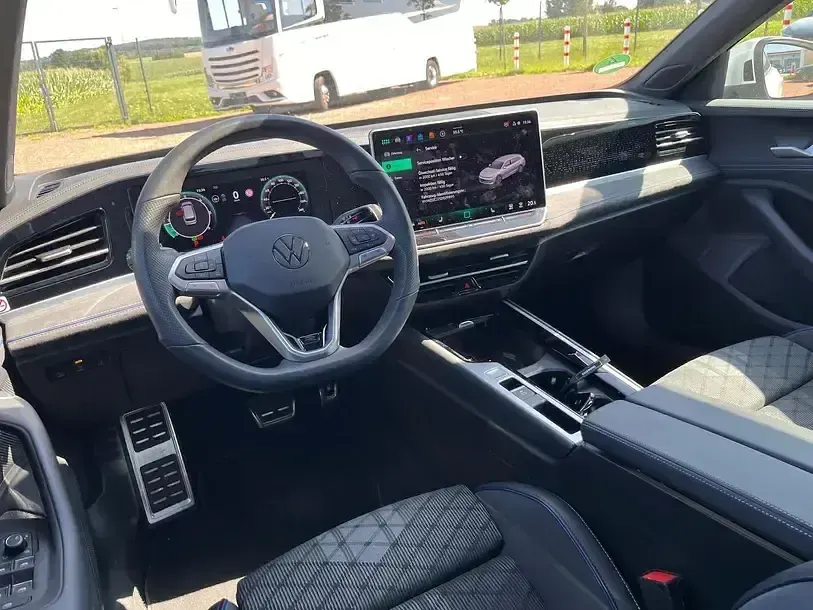 Gebraucht VW Passat R-line 150 PS (110 kW) 2025 Pure white Kombi
