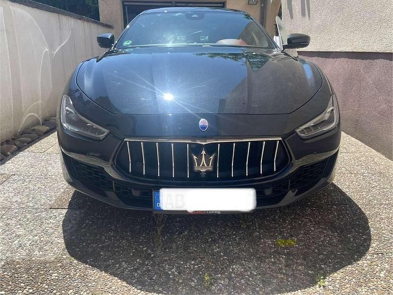 Schwarz Gebraucht 2019 Maserati Ghibli Coupé | 44.000 € (Teuer) - Bild 1/4