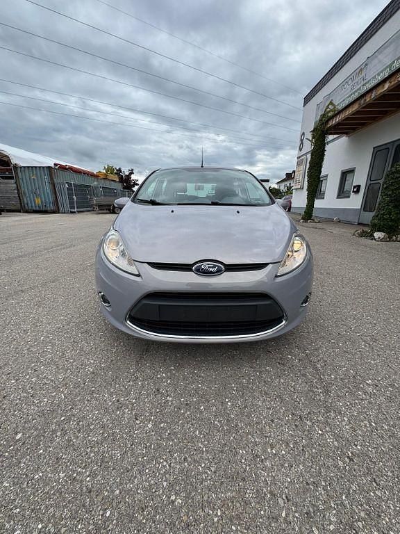 Silber Gebraucht 2012 Ford Fiesta Titanium Kleinwagen | 3.199 € (Guter Preis) - Bild 1/4