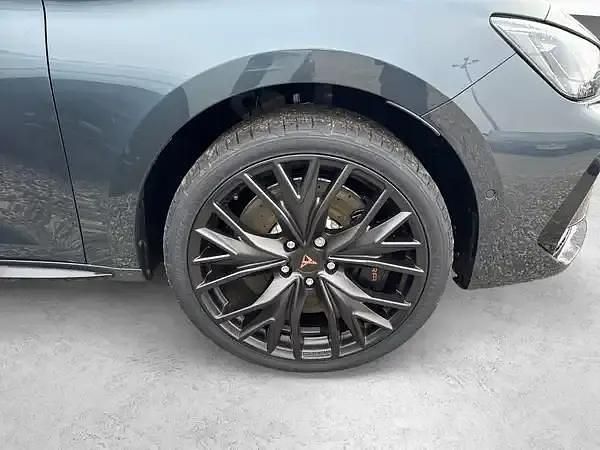Neu Cupra Leon 300 PS (220 kW) 2026 Magnetic grau Limousine