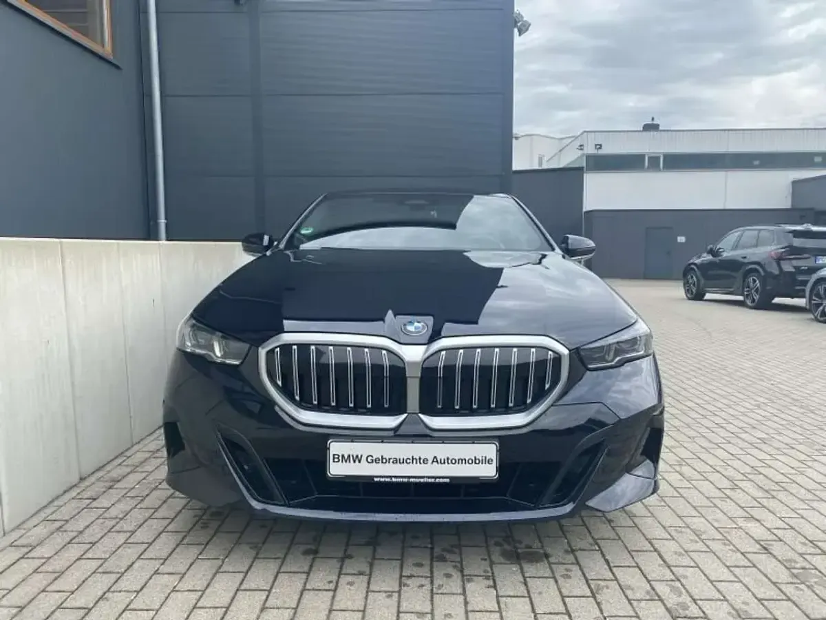 Gebraucht BMW 520 M Sport 197 PS (144 kW) 2024 Schwarz Limousine