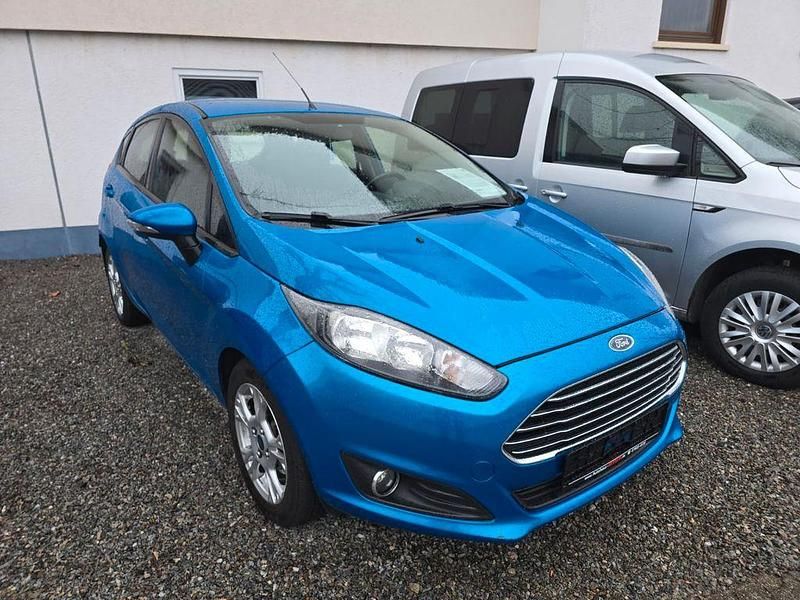 Gebraucht Ford Fiesta Trend 101 PS (74 kW) 2015 Blau Kleinwagen