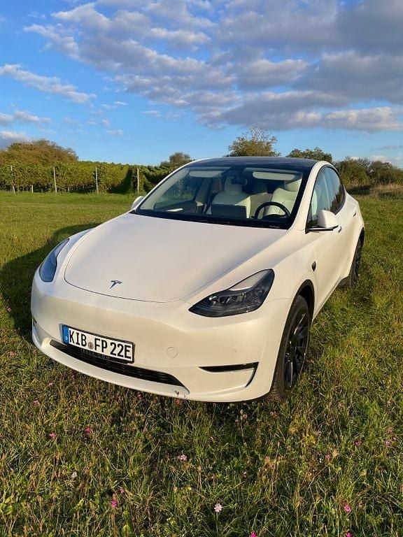 Weiß Gebraucht 2022 Tesla Model Y SUV | 31.000 € (Guter Preis) - Bild 1/4
