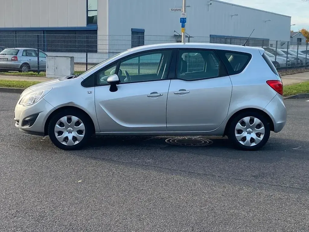 Używany Opel Meriva Edition 101 KM (74 kW) 2010 Srebrny Minivan