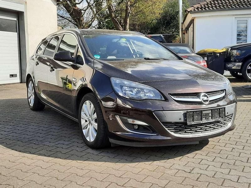 Gebraucht Opel Astra Energy 140 PS (102 kW) 2014 Braun Kombi