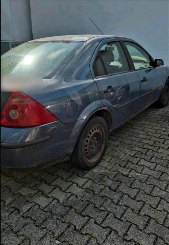 Gebraucht Ford Mondeo 110 PS (80 kW) 2001 Blau Limousine