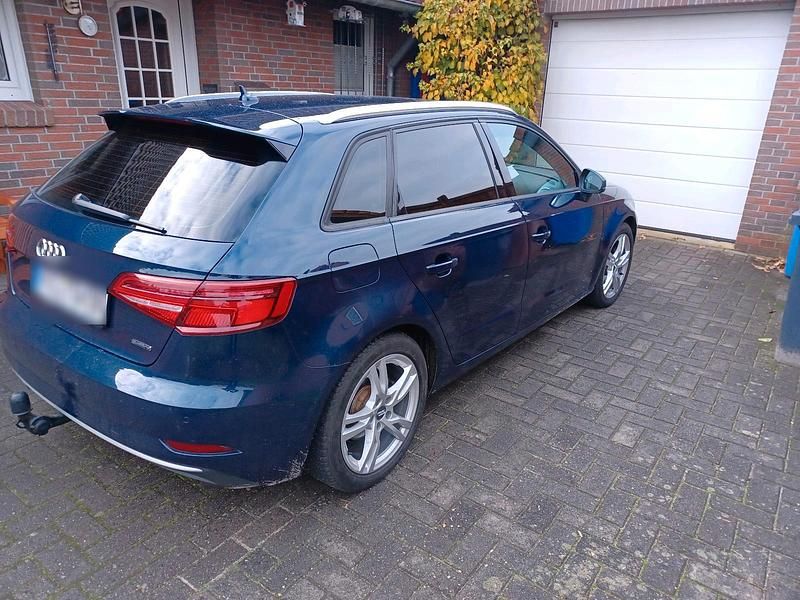 Blau Gebraucht 2016 Audi A3 Kombi | 14.000 € (Superpreis) - Bild 1/4