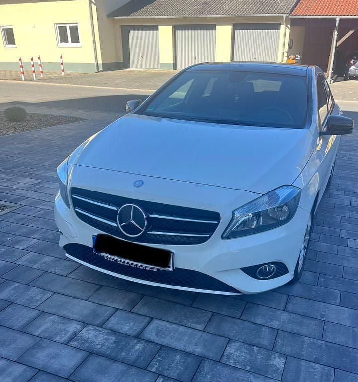 Gebraucht Mercedes A200 136 PS (100 kW) 2015 Weiß Limousine