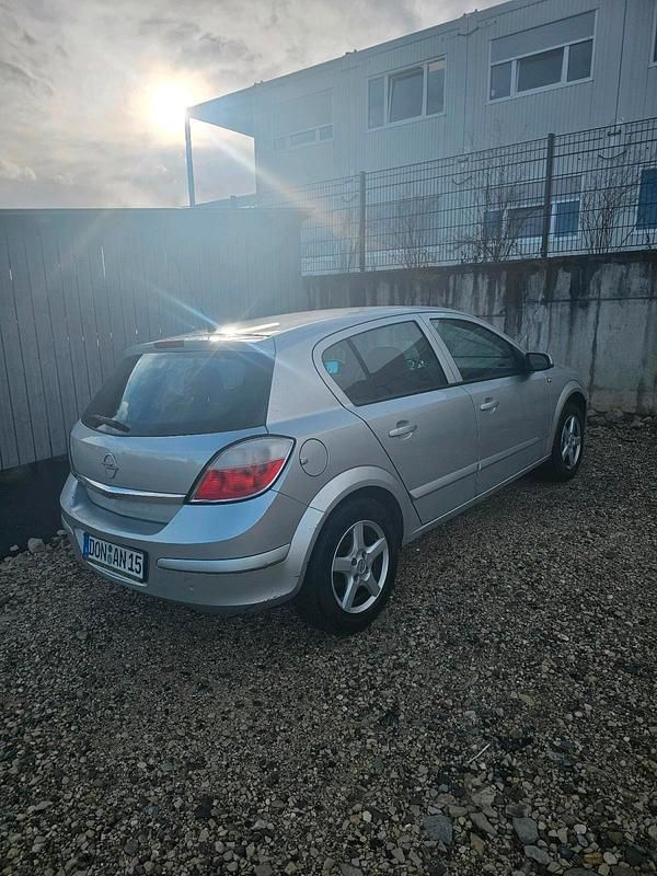Gebraucht Opel Astra 100 PS (73 kW) 2004 Grau Limousine