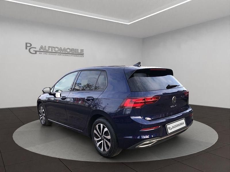 Gebraucht VW Golf VII Active 150 PS (110 kW) 2021 Blau Kleinwagen
