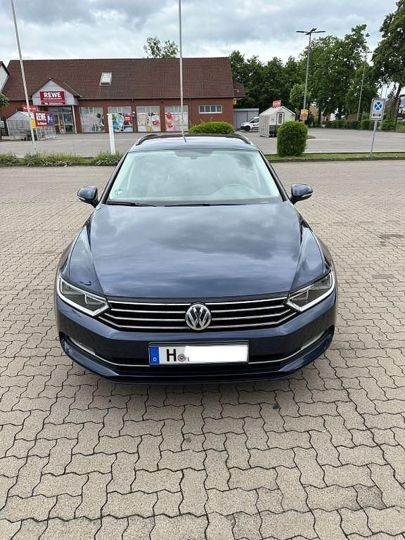 Gebraucht VW Passat Comfortline 150 PS (110 kW) 2017 Blau Kombi