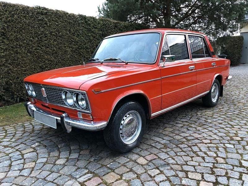 Gebraucht Lada 2103 75 PS (55 kW) 1980 Rot Limousine