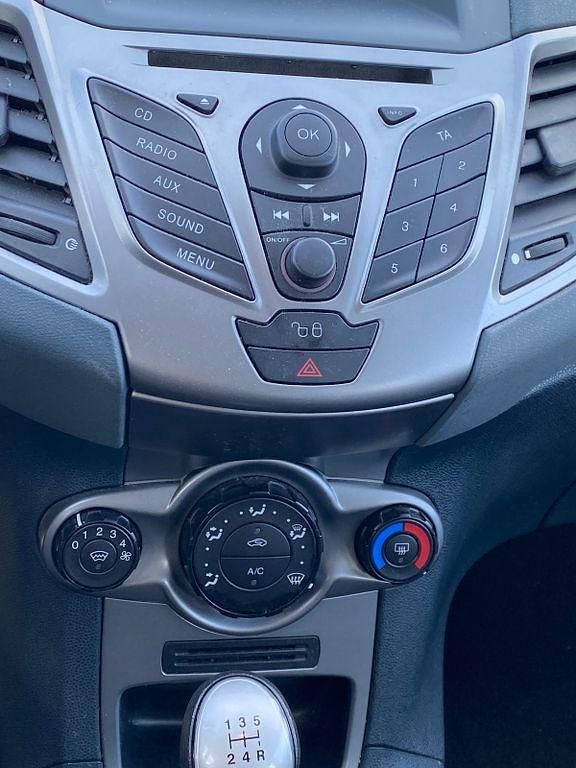 Gebraucht Ford Fiesta Trend 82 PS (60 kW) 2009 Blau Kleinwagen