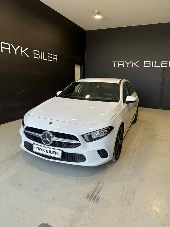 Weiß Gebraucht 2021 Mercedes A200 Limousine | 19.500 € (Superpreis) - Bild 1/4
