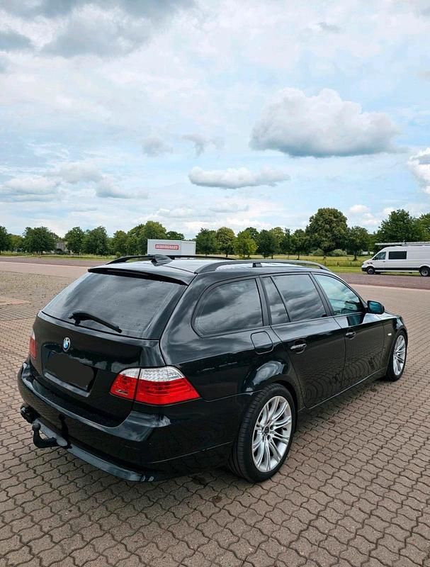 Gebraucht BMW 530 235 PS (172 kW) 2008 Schwarz Kombi