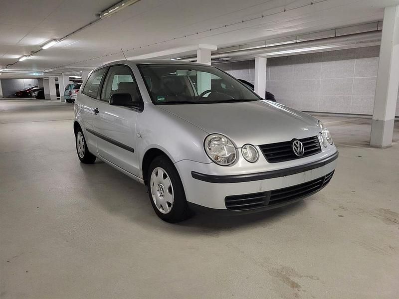 Silber Gebraucht 2003 VW Polo Basis Kleinwagen | 2.000 € (Fairer Preis) - Bild 1/4